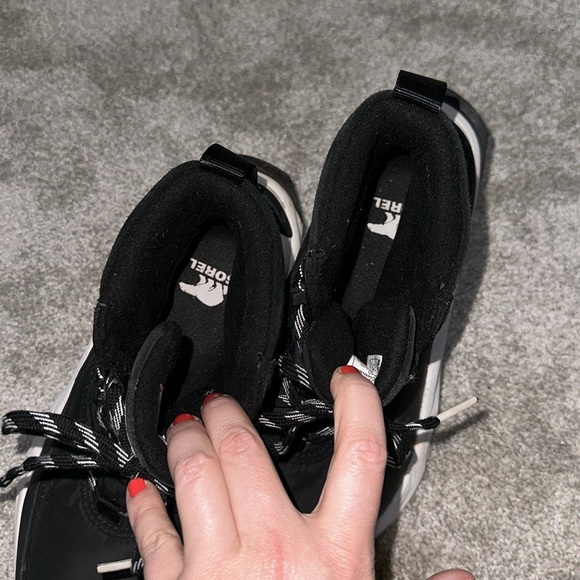 Sorel Women's Kinetic RNEGD Storm Boot. Black. Great condition. Size 7.5. - Picture 12 of 12